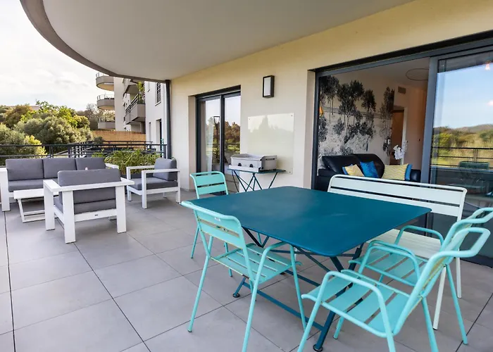 La Cle Terrasse, Proche Port,centre, Parking,clim Apartment