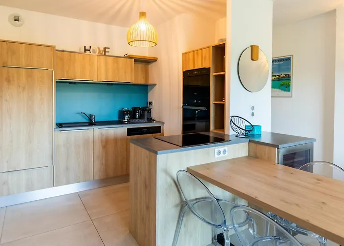 Apartment La Cle Terrasse, Proche Port,centre, Parking,clim