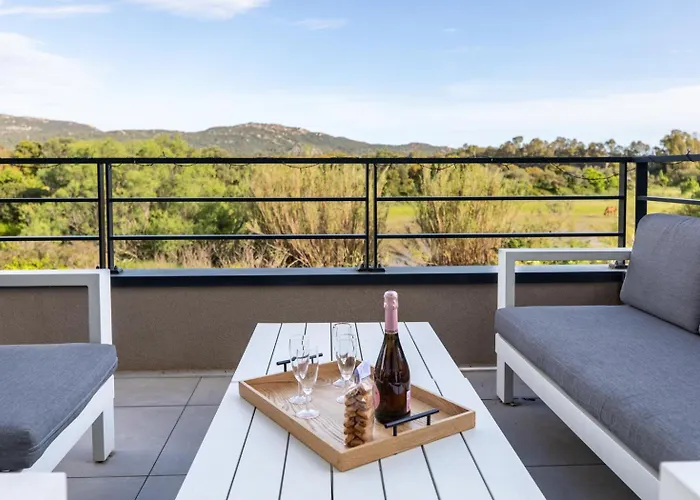 La Cle Terrasse, Proche Port,centre, Parking,clim Apartment *